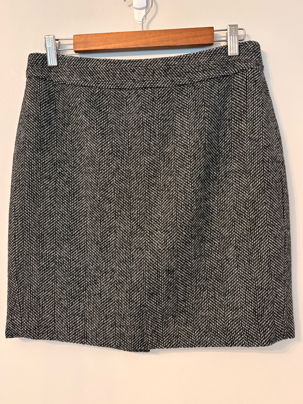 Banana Republic Black and White Herringbone Tweed Pencil Skirt